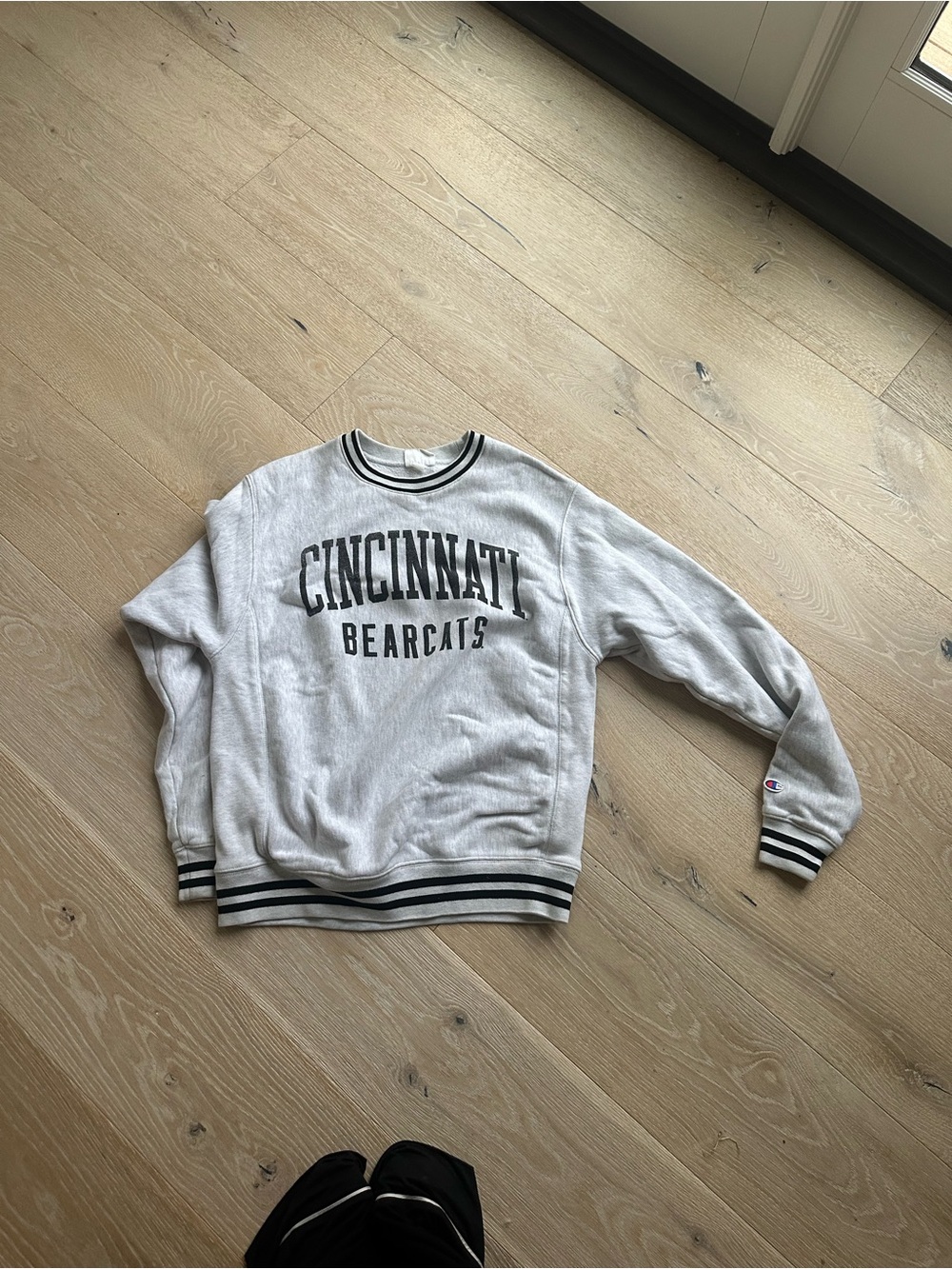 Champion Gray Cincinnati Bearcats Crewneck Sweatshirt with Black Trim